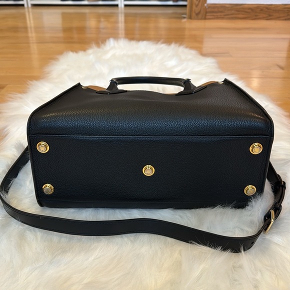 Louis Vuitton On My Side MM Tote Crossbody - Picture 13 of 16